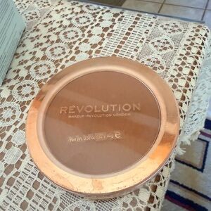 Makeup Revolution Mega Bronzer in Warm